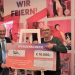 KWG gratuliert dem Theater und übergibt mit der Stadt Senftenberg Geburtstagsgeschenk