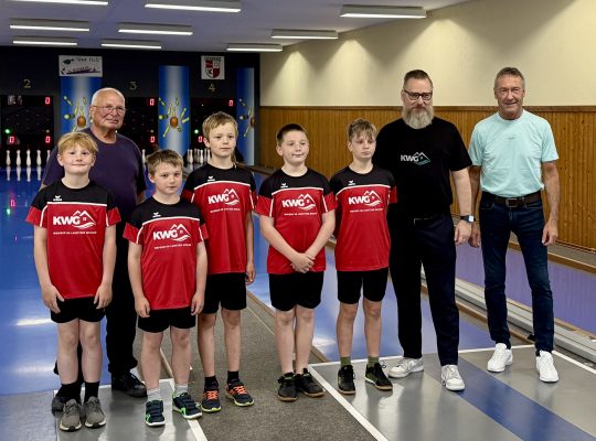 Trikotübergabe für die Jugendmannschaft U14 des KSV Schipkau